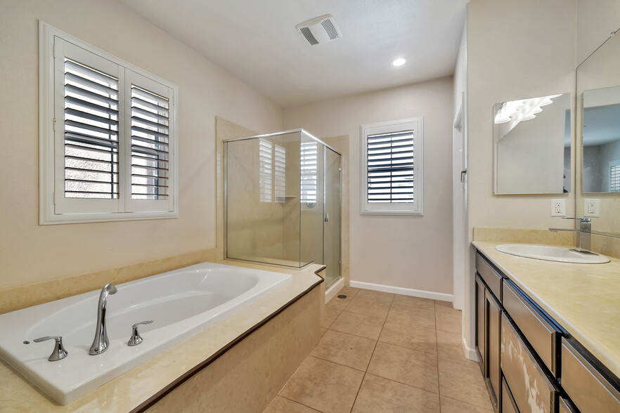 Building Photo - 3343 Vittoria Loop