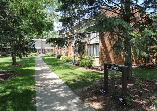 Building Photo - 2620 S Stoughton Rd