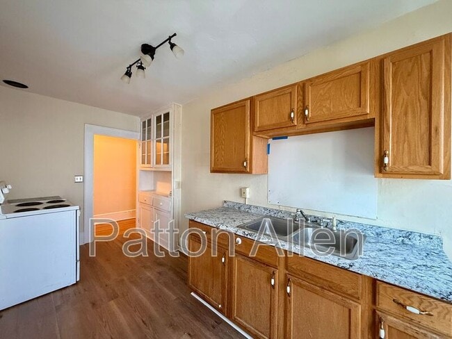 Building Photo - 19 Saluda St