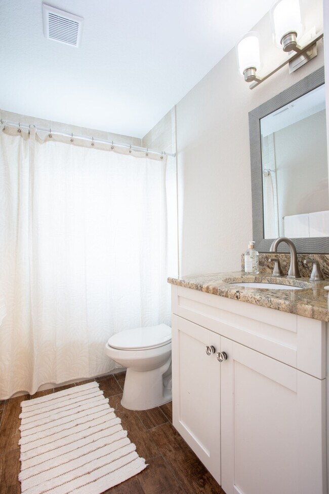 Building Photo - 1313 E Cayuga St