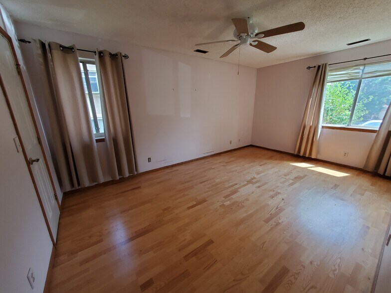 Building Photo - 842 Tenderfoot Hill Rd