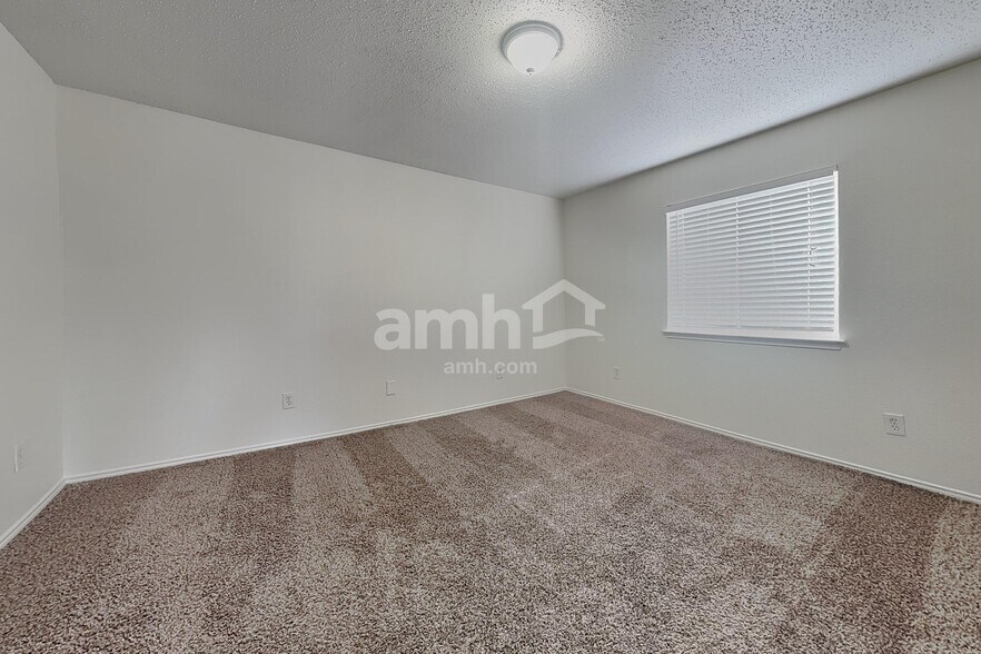 Building Photo - 4405 Statesman Ln