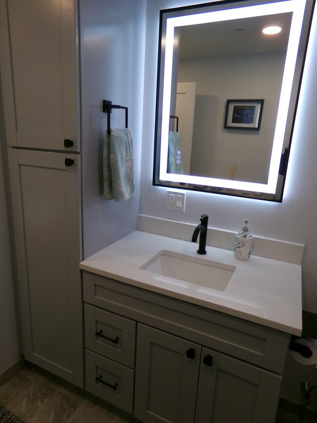 Building Photo - 8 Water St