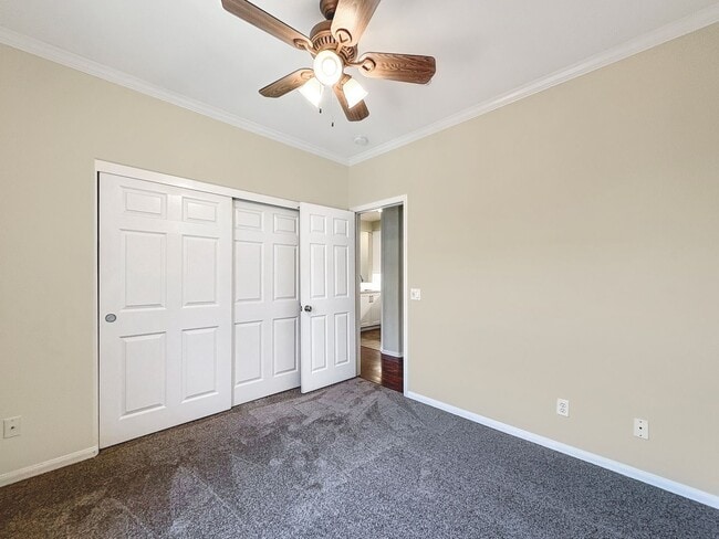Building Photo - Stylish 2B/2BA Townhome in Torrey Highland...