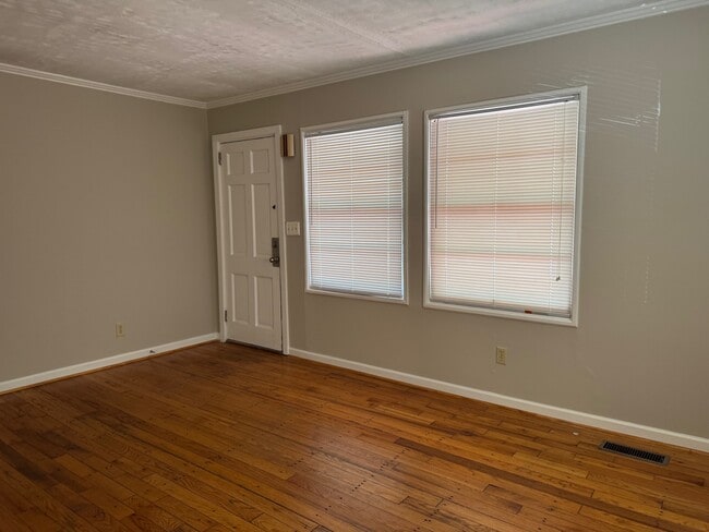 Building Photo - 1625 Pineland Ave