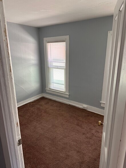 Building Photo - 136 Chapin St