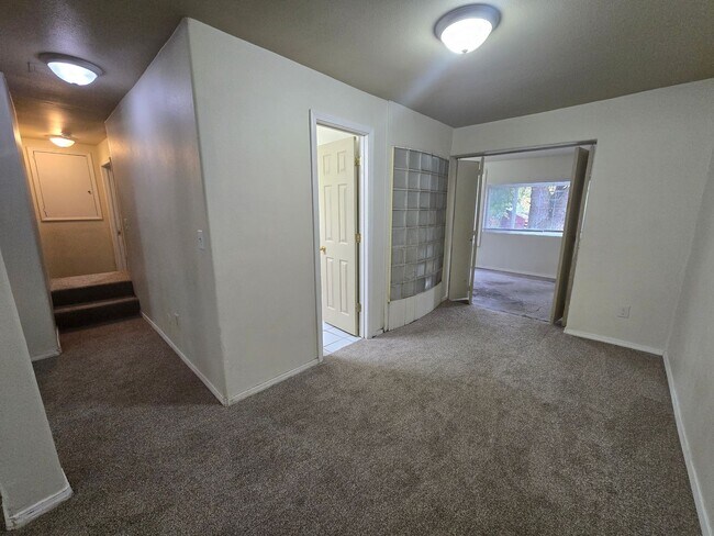 Building Photo - Large Beautiful South Hill Home! Available Now!