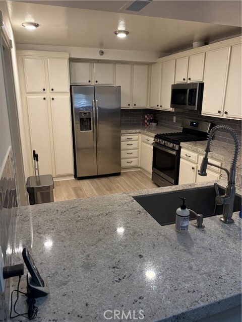 Building Photo - 240 Nice Ln