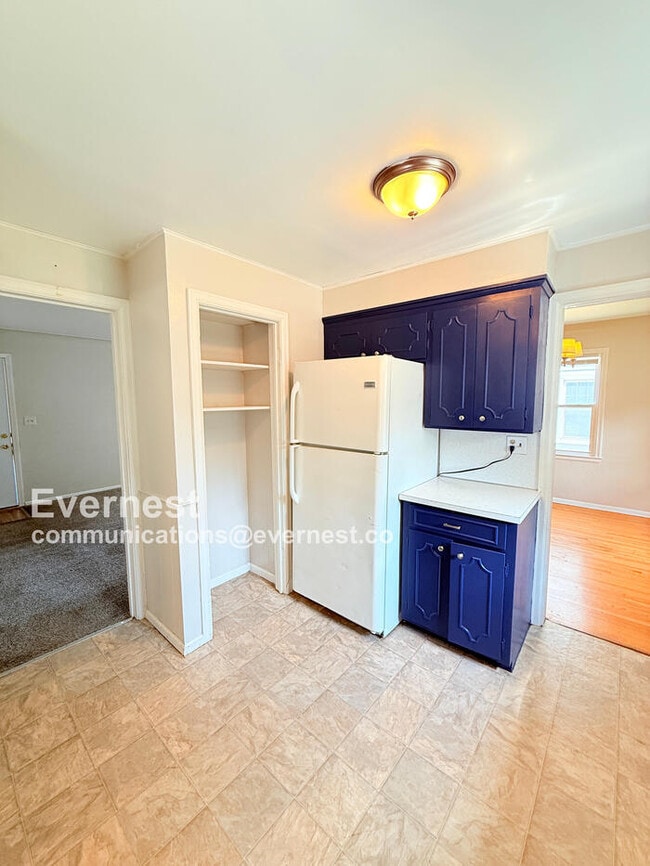 Building Photo - 3852 Wallwerth Dr
