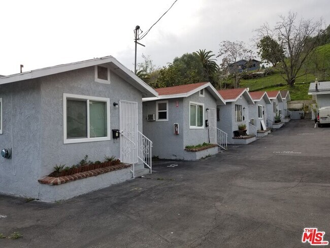 Building Photo - 3009 Sierra St