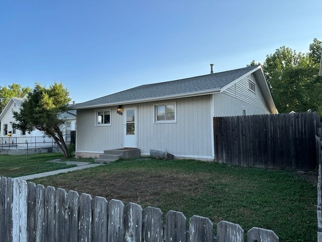 Primary Photo - 4 bedroom, 1 bath. Pets Ok, Remodeled in 2...