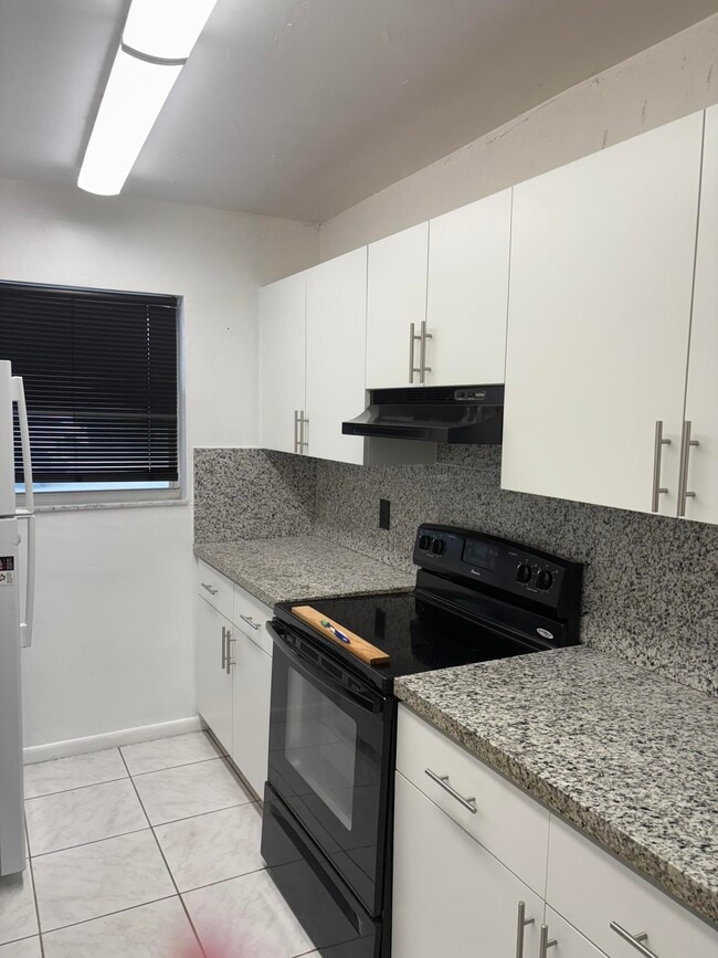 Building Photo - 2801 Albatross Rd