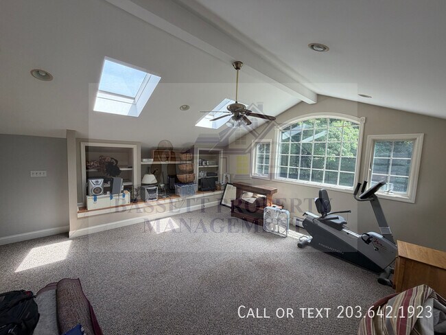 Building Photo - 25 Glenbrook Dr