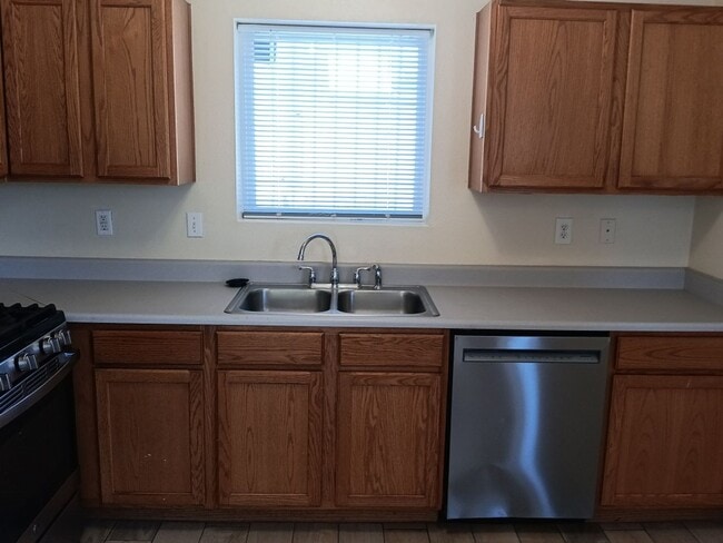 Building Photo - 3 Bedroom, 2 Bathroom Home! Schedule a Showing Soon!