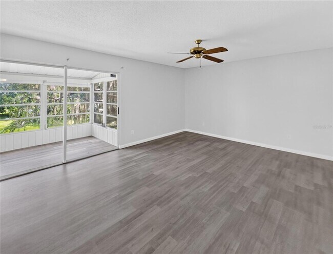 Building Photo - 600 Fairways Cir