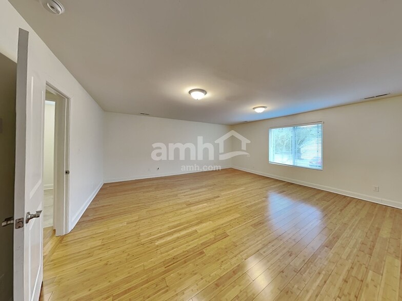 Building Photo - 5823 Parkstone Drive