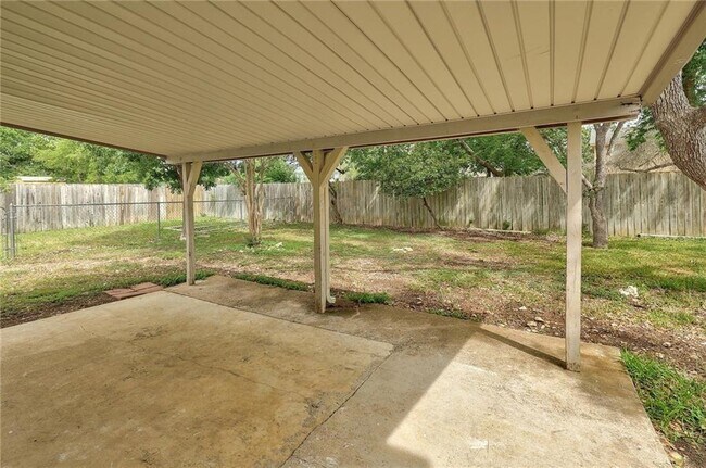 Building Photo - 707 Newcastle Ln