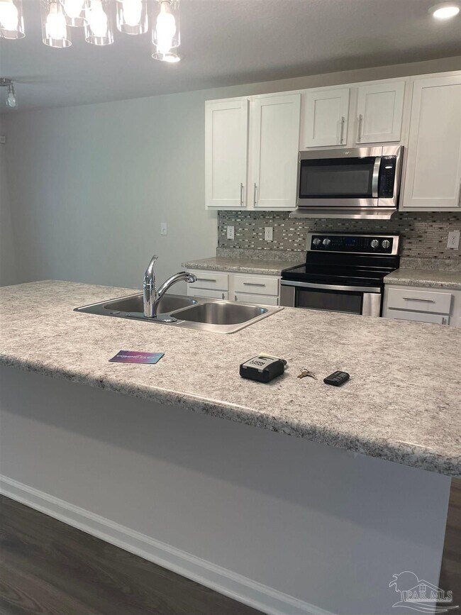Building Photo - 5241 Peach Dr