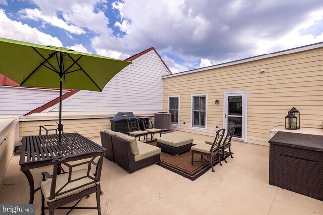 Building Photo - 712 Bracey Ln