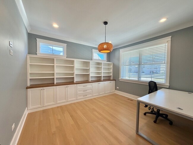 Building Photo - 4524 Sterling Rd