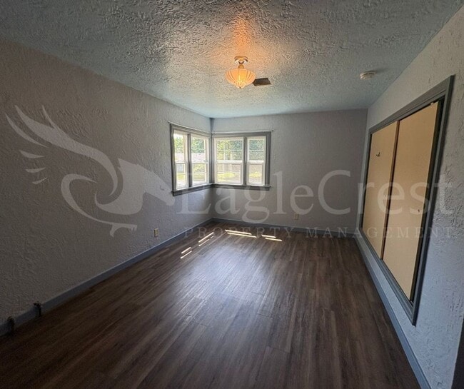 Building Photo - Two Bedroom House with Bonus Room Located ...