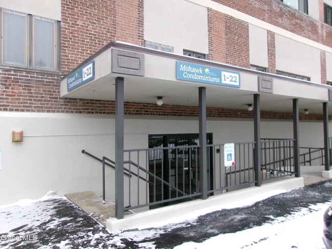 Building Photo - 222 S Ten Broeck St