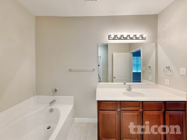 Building Photo - 110 Rushmore Ln