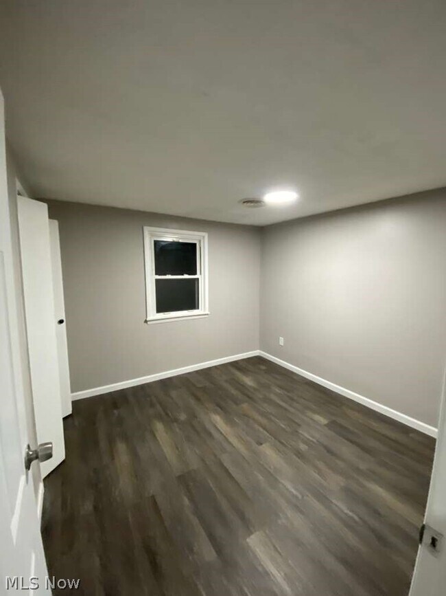 Building Photo - 4095 Sleepy Hollow Rd