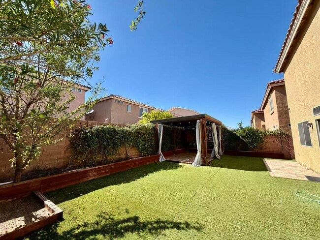 Building Photo - A beautiful 2 stories 5 Bedroom Home in a Highly Desired Location