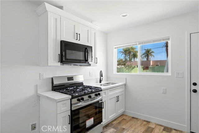 Building Photo - 823 W 78th St