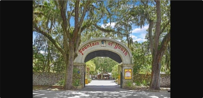 Building Photo - 210 Sixteenth St