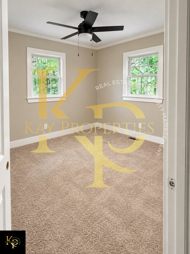 Building Photo - 2034 E Azalea Dr