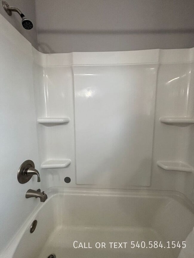 Building Photo - 449 Missimer Ln