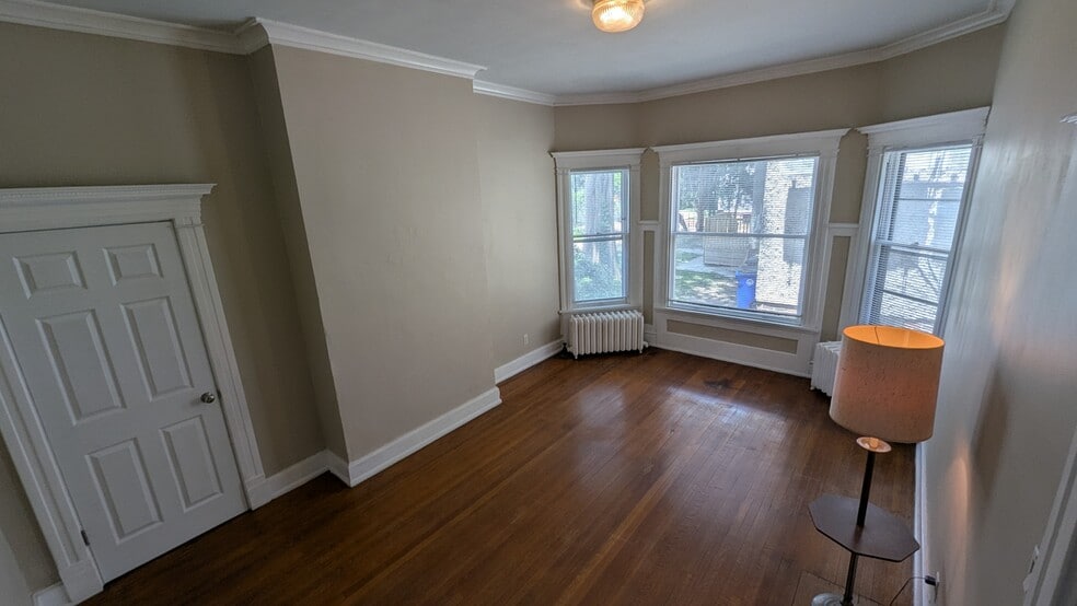 Building Photo - 2257 Scottwood Ave