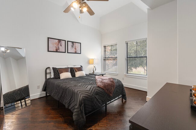 Upstairs Bedroom - 3412 St Emanuel St
