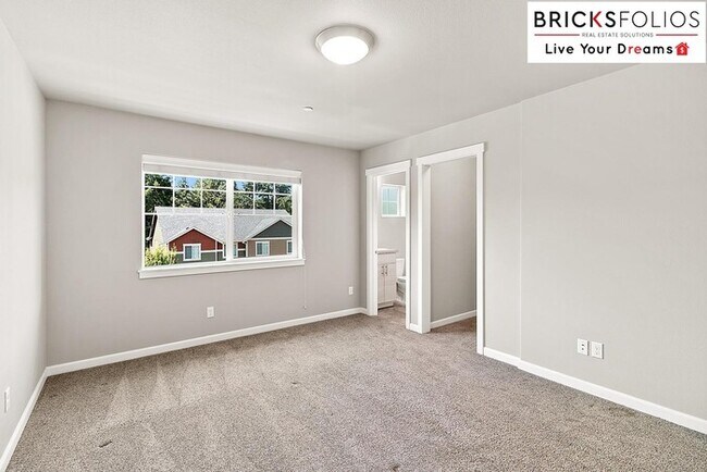 Building Photo - Exquisite Rental Home in Olympia, Close to JBLM & Hospitals!