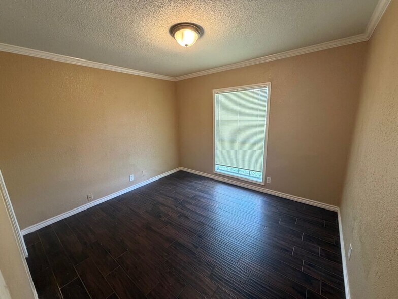 Building Photo - 1103 Boling Brook St