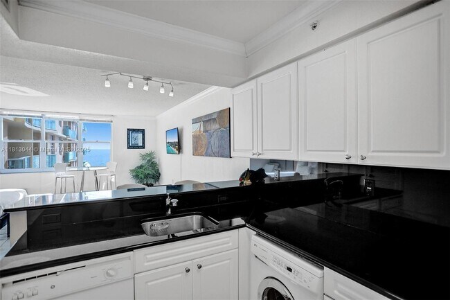 Building Photo - 2501 S Ocean Dr