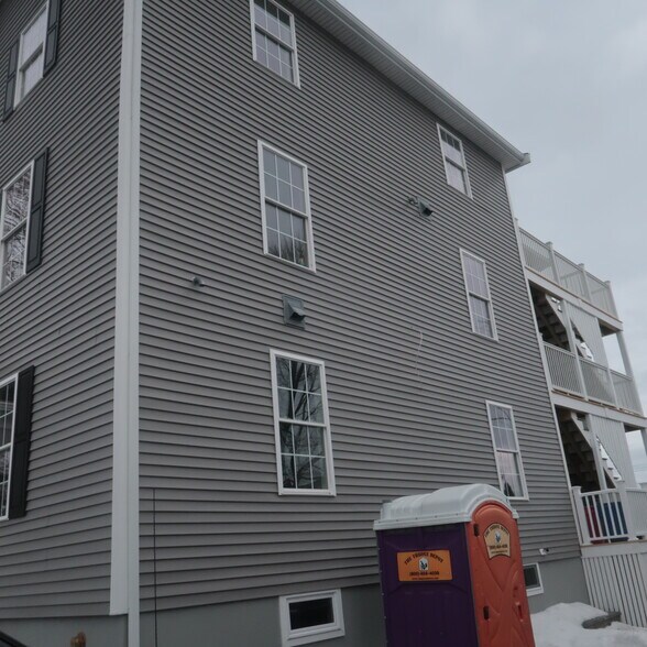 Building Photo - 32 Newhall St