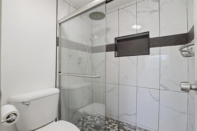 Building Photo - 8888 Tallwood Dr