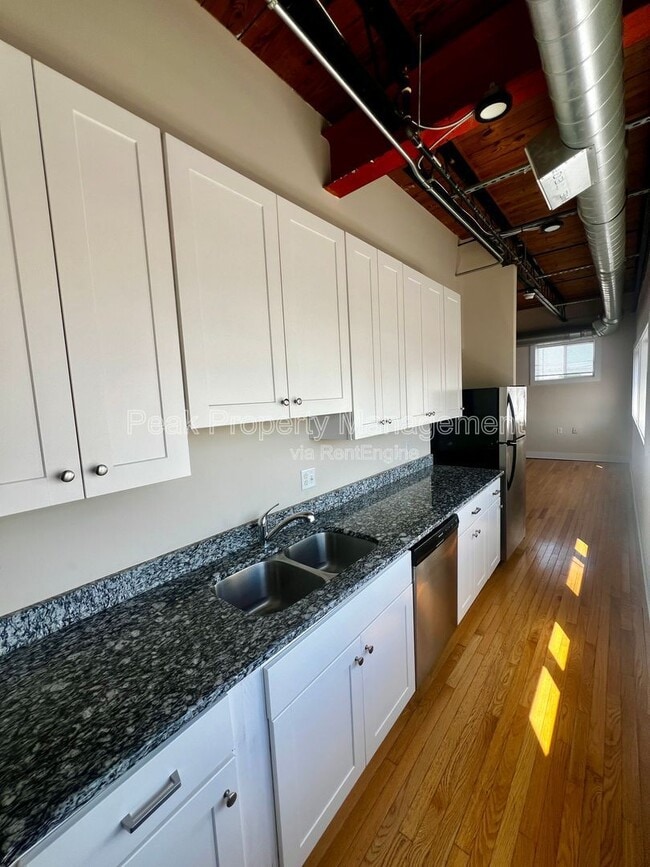 Building Photo - 2709 W Broad St