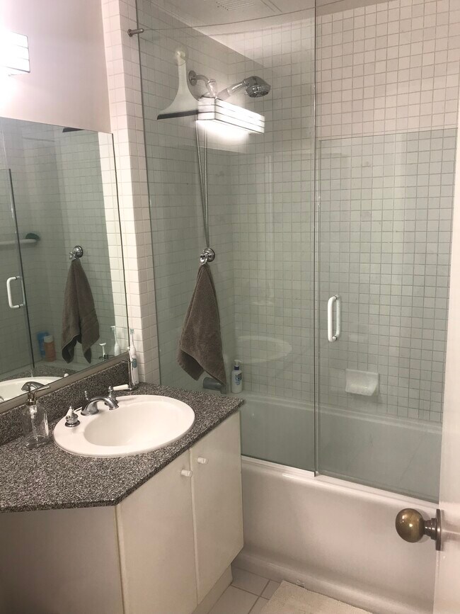 Building Photo - 500 W Harbor Dr