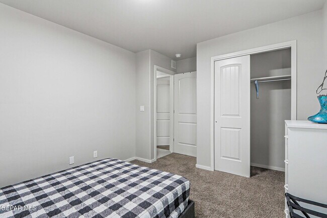 Building Photo - 664 Paseo Modesto Dr