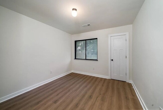 Building Photo - 4 Bedroom 2 Bath House in Corey Woods - Summerville