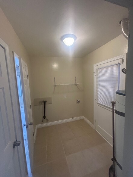 Building Photo - 2911 W 129th St