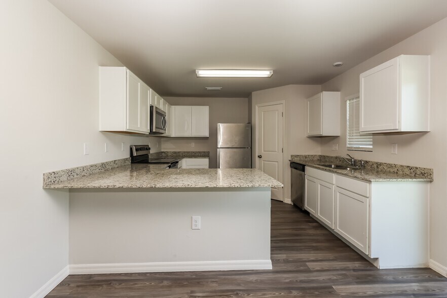 Building Photo - 28257 Chinquapin Dr