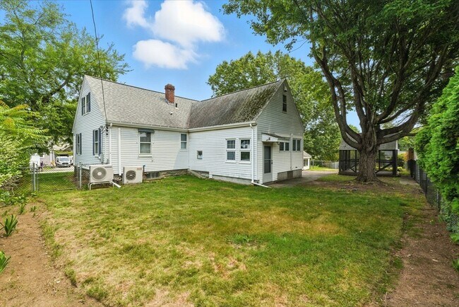 Building Photo - 178 Massasoit Rd