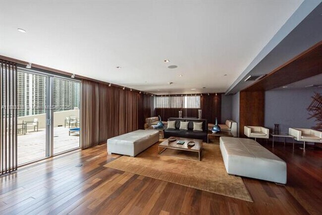 Building Photo - 325 S Biscayne Blvd