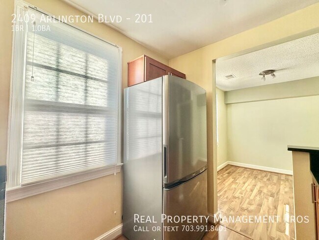Building Photo - 2409 Arlington Blvd