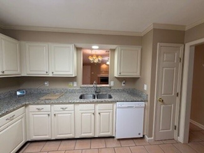 Building Photo - 4 Laura Dr